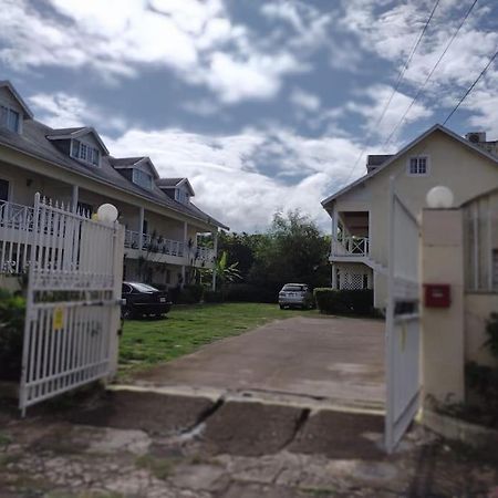 Club Caribbean Apartments Runaway Bay Εξωτερικό φωτογραφία