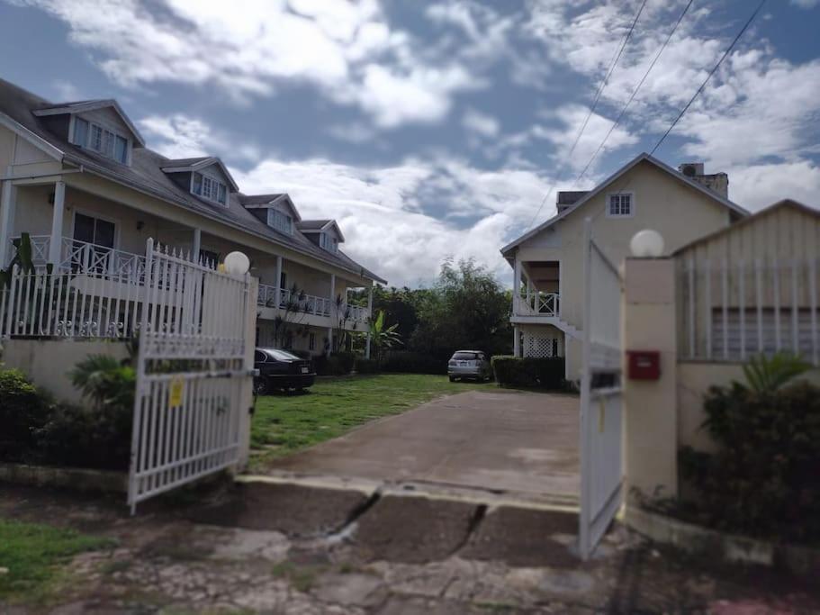 Club Caribbean Apartments Runaway Bay Εξωτερικό φωτογραφία